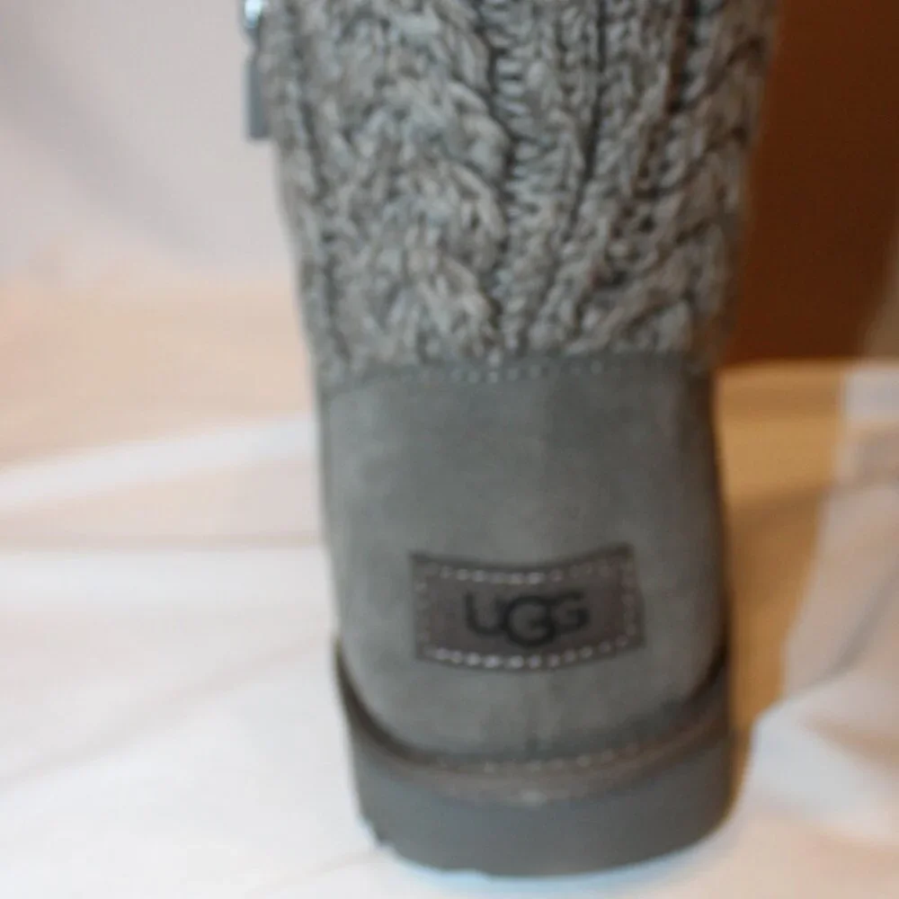 NIB UGG YOUTH TALL CARDY‎ KNIT GRAY BOOTS